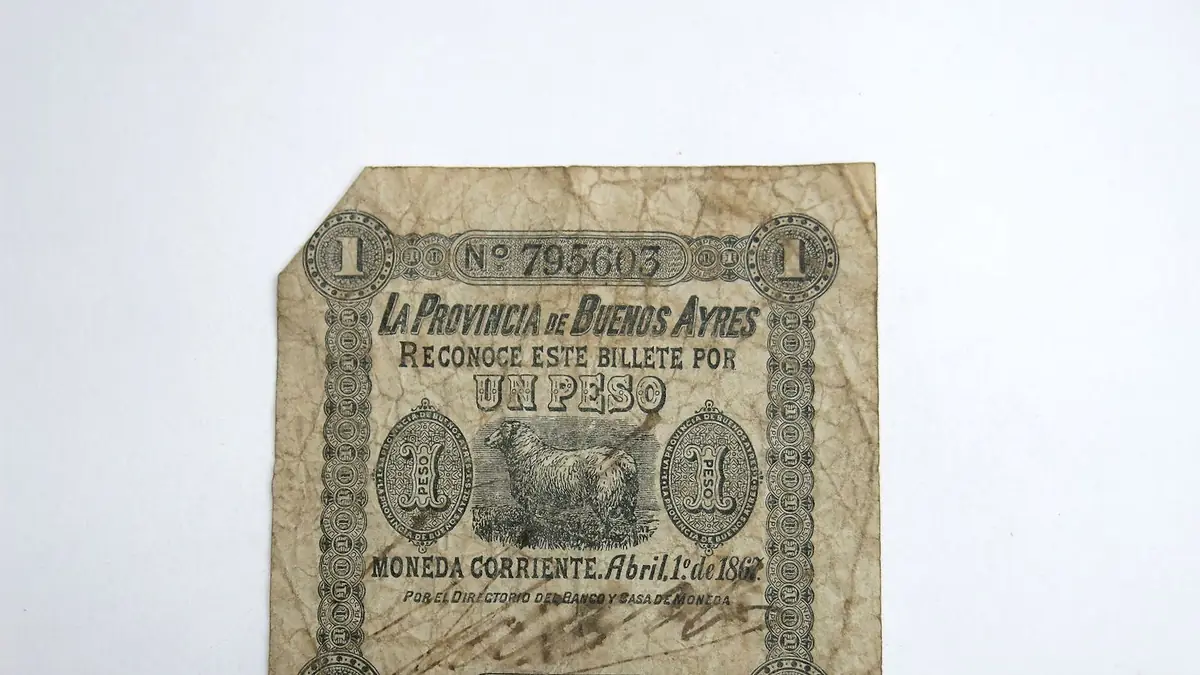 Billete antiguo de un peso de la Provincia de Buenos Aires, gastado, sobre fondo blanco